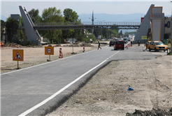 Düzenli akış için yan yol hizmette