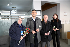 Büyükşehir yine yürekleri ısıttı: Kandilde bir karanfil, bir tebessüm…