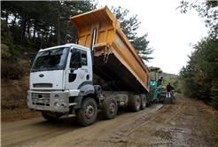 Kırsal mahalleler beton yol ile buluşuyor