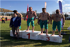 Büyükşehirli pehlivanlardan Bilecik’te bir altın bir gümüş madalya