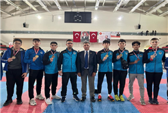 Büyükşehir karate sporcuları madalyaları topladı