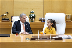 Yusuf Alemdar başkanlığı Elisa’ya devretti: “Hayal kurmaktan asla vazgeçmeyin”