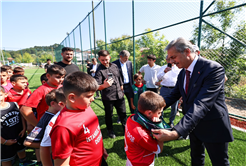 “Gençlerimiz için çok güzel yatırımların hayata geçtiği bir dönem yaşıyoruz”
