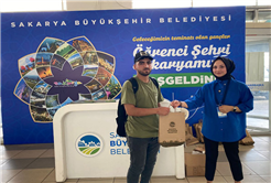 Büyükşehir üniversite kaydını yaptırmak için şehre gelen öğrencileri karşıladı