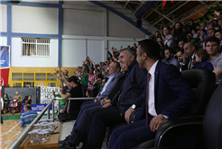 Dev Adamlar seriye galibiyetle başladı