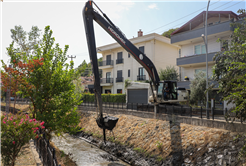 Çevre ve su sağlığı için dere ıslah çalışmaları devam ediyor