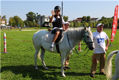 Çocuklar Millet Bahçesi’nde ‘pony’ atlarına bindi