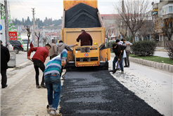 Erenler’de bozulan yollar asfaltlanıyor