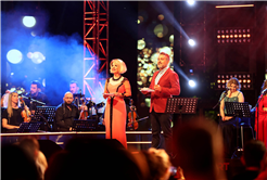 Yazın en büyük festivali şölen tadında başladı: Millet Bahçesi sahne ışıklarıyla aydınlandı