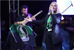 Sakarya’da yaz konseri rüzgârı başladı: Fatma Baba sahnesiyle coşku zirveye çıktı 