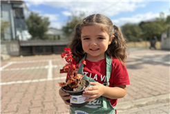 Minik bahçıvanlar çiçeklerle geleceği şekillendiriyor 