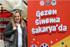 Tır geziyor, minikler sinemayla buluşuyor: Beyaz perde bu kez Paris İlkokulu’na taşındı