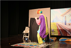 “İki Bavul Dolusu Hapşu ile Turşu” AKM’de kahkahayla geçti