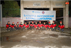 Büyükşehir arama kurtarma ekibi şehrin kalbindeki o enkaza girdi: Aksiyonun tırmandığı gece