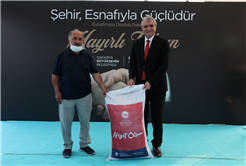 Büyükşehir’den 2042 esnafa 40 ton çay hibe