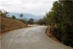 Kırsal mahalleler beton yol ile buluşuyor