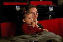 “İki Bavul Dolusu” minikler tarafından ilgiyle izlendi