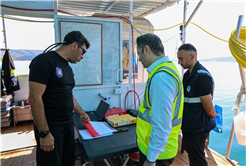 Gölün 25 metre derinindeki su alma hatları dalgıçlar ile temizleniyor