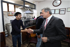 Yusuf Alemdar Karapürçek'te vatandaşla hasret giderdi: “Birlik, beraberlik ve kardeşlikle her mahalleye dokunacağız”