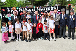 Alemdar miniklerin bayram coşkusuna ortak oldu: “Gözlerinizdeki ışık hiç solmasın”