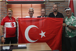 Büyükşehir kahraman gazileri unutmadı: Şanlı Türk Bayrağı hediyesiyle vefa örneği