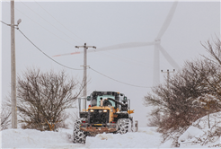 Büyükşehir’den acil müdahale: Karda mahsur kalan hastaya ulaşıldı