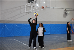 Büyükşehir, geleceğin voleybolcularını yetenek taramalarıyla keşfediyor