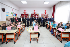 Yusuf Alemdar çocukların karne sevincini paylaştı: “Geleceğe doğru attığınız her adımda yanınızda biz olacağız”