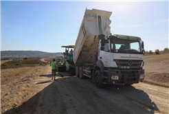 Büyükşehir şehrin güney ucunda 21 kilometrelik arterleri yeniliyor