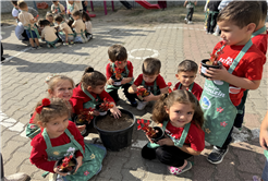 Minik bahçıvanlar çiçeklerle geleceği şekillendiriyor 