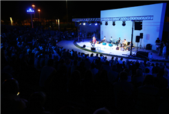 Açık Hava Sahnesi’nde Şiir Akşamı