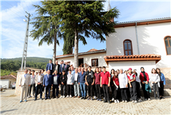 Prof. Dr. İsen türbe önünde anlattı: Pamukova’nın fethi ve Karaca Ahmet’in manevi hatırası