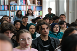 Başkan Alemdar gençler için 3 farklı çalışmayı anlattı ve öğrencilere çağrı yaptı: “Kendi hikâyenizi, kendiniz yazın” 