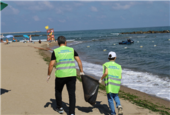 İsveç’te başlayan ‘plogging’ akımı Karasu Sahili’ne ulaştı: Elde poşetlerle baştan sona kadar… 