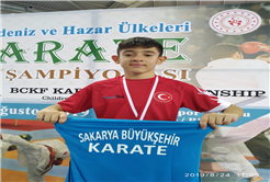 Büyükşehirli karateciler Rize’de madalyaları topladı