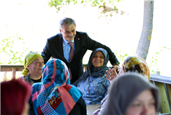 “Yaşlılarımızın yanında olmaya devam edeceğiz”