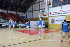 Büyükşehir Basketbol’da Başantrenör ve oyunculardan ortak mesaj: “Salonu dolduralım”