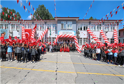 Yusuf Alemdar miniklerin karne heyecanına ortak oldu: “Geleceğin güçlü Türkiye’si için en büyük hazinemizsiniz”
