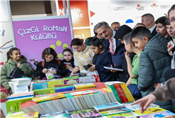 Sakarya'da çocukların 'ufkuna' ışık olacak edebiyat fuarı başladı: İlk günden binlerce misafir akın etti...