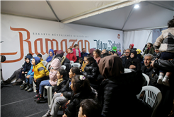 Ramazan Sokağı’na neşe katan gölge oyunu