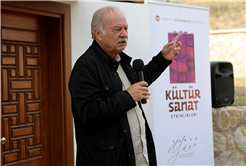 Prof. Dr. İsen türbe önünde anlattı: Pamukova’nın fethi ve Karaca Ahmet’in manevi hatırası