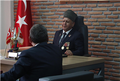 Büyükşehir kahraman gazileri unutmadı: Şanlı Türk Bayrağı hediyesiyle vefa örneği