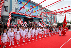 Alemdar miniklerin 23 Nisan coşkusuna ortak oldu: “Tüm çocuklarımızın bayramı kutlu olsun”