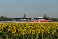“Metrobüs hattı popülist bir anlayışla değil, enine boyuna çalışılmış bir yatırımdır”