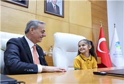 Yusuf Alemdar başkanlığı Elisa’ya devretti: “Hayal kurmaktan asla vazgeçmeyin”