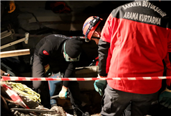 Büyükşehir arama kurtarma ekibi şehrin kalbindeki o enkaza girdi: Aksiyonun tırmandığı gece