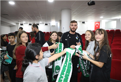 Büyükşehir hentbol takımına coşkulu karşılama