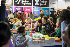 Sakarya'da çocukların 'ufkuna' ışık olacak edebiyat fuarı başladı: İlk günden binlerce misafir akın etti...