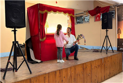 Minik öğrenciler “Bir Hikaye Bin Neşe” programıyla doyasıya eğlendi