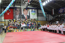 “Sakarya’da spor tesisi olmayan ilçe kalmayacak”